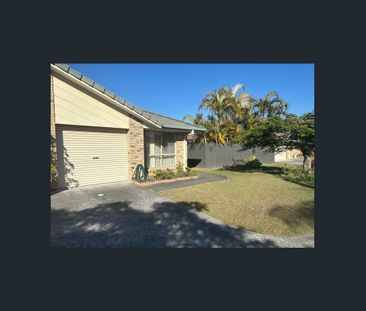 Spacious Villa in Quiet Location - Photo 1