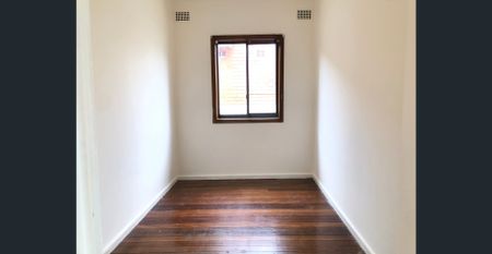 HOUSE IN CANLEY HEIGHTS - Photo 5