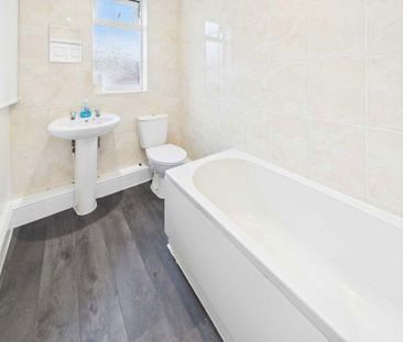 3 bedroom terraced house to rent - Photo 6