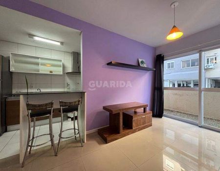 Apartamento mobiliado com 1 dormitório, pátio e 1 vaga de garagem no bairro Menino Deus - COD: 23968 - Foto 2