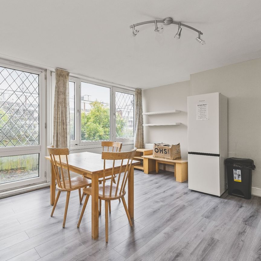 Room in a Shared Flat, Sherfield Gardens, SW15 - Photo 1