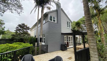 Exceptional 2-Bedroom Double-Storey House in Mount Roskill with Tranquil Garden Oasis! - Photo 5