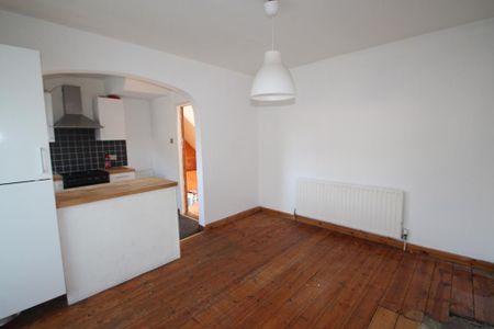 3 bedroom semi-detached house to rent - Photo 3