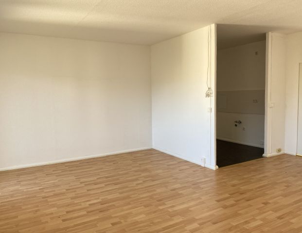 Charmante 3 Raum Wohnung mit großem Balkon - Photo 1