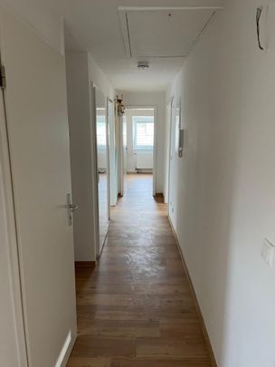 Gut geschnittene 4-Zimmer-Wohnung ab Oktober zu vermieten! - Photo 1