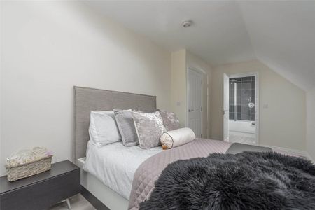 2 bedroom penthouse to rent - Photo 3