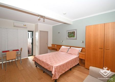 Furnished Studio Apartment - Photo 3