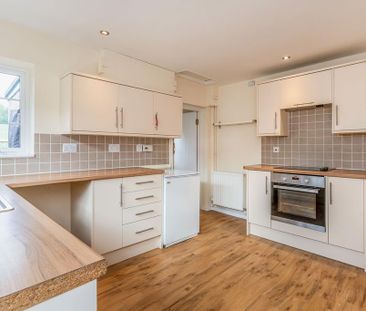 2 bedroom semi-detached house to rent - Photo 6