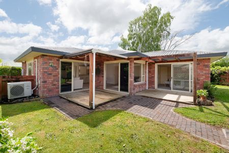 39A Bouverie Crescent, Flagstaff — - Photo 2