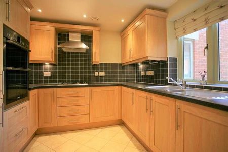 Coachmans Court, Station Road, Moreton-in-marsh, Gloucestershire, GL56 - Photo 5