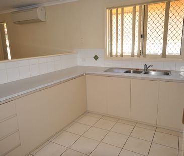 Comfortable 3x1 Close to Shops, Schools & Local Amenities - Photo 6