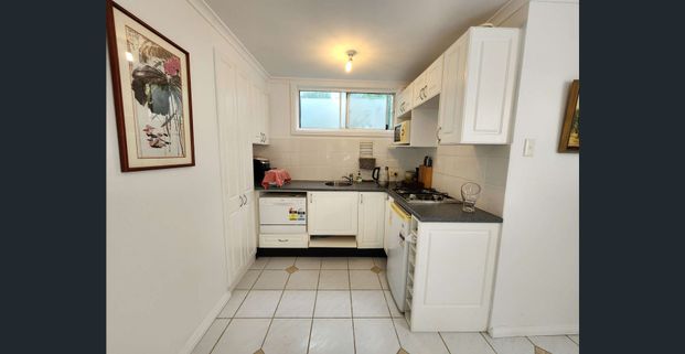 Relaxed Living in a Prime Greenwich Location - Photo 1