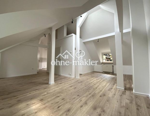 Helle und sanierte 1,5-Zi.-DG-Wohnung - Photo 1