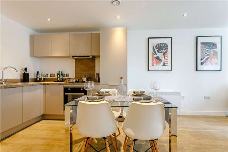 AVAILABLE NOW! | SOUGHT OUT DEVELOPMENT | IN HIGH DEMAND | PARKING AVAILABLE | PRIME LOCATION | 24-HOUR CONCIERGE | RESIDENTS GYM | BLEND OF COMFORT AND CONVENIENCE - Photo 5