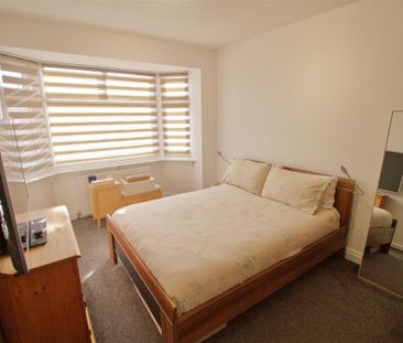 4 bedroom semi-detached house to rent - Photo 4