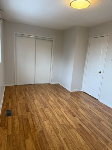 For Lease - 419 Carruthers Avenue, Newmarket, Ontario - Photo 3