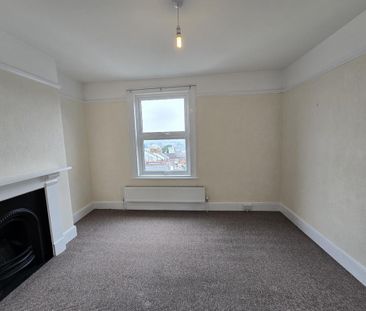 3 bedroom semi-detached house to rent - Photo 6