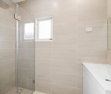 Well maintained two bedroom semi - convenient location - Photo 4