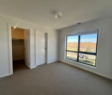 49 Lucania Cres, Tarneit VIC 3029 - House For Rent | Domain - Photo 2