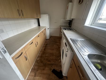 St. Andrews Road, W3 - Photo 5