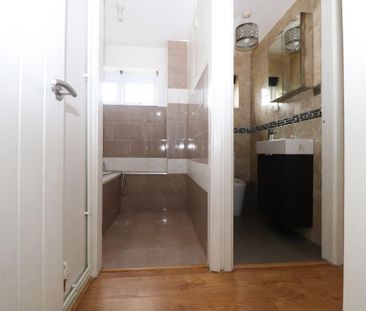 3 bedroom flat to rent - Photo 4