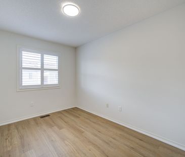 For Lease - 584 Reeves Way Boulevard, Whitchurch-Stouffville, Ontario - Photo 2
