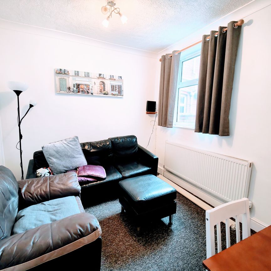 4 bedroom terraced to rent Perry Street, Northampton, Northamptonshire, NN1 - Photo 1