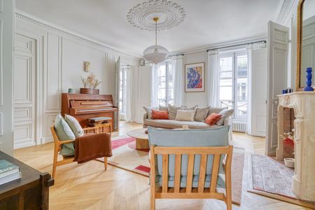 Location Appartement 4 pièces Meublé 140m² PARIS 2ème - Photo 2