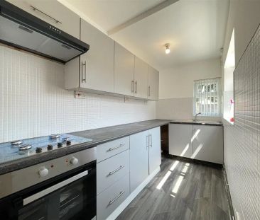 Cheveral Avenue, Radford, Coventry - Photo 3