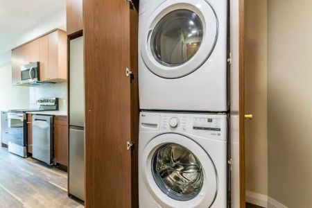 Coldstream — 1 BED + DEN - Photo 3