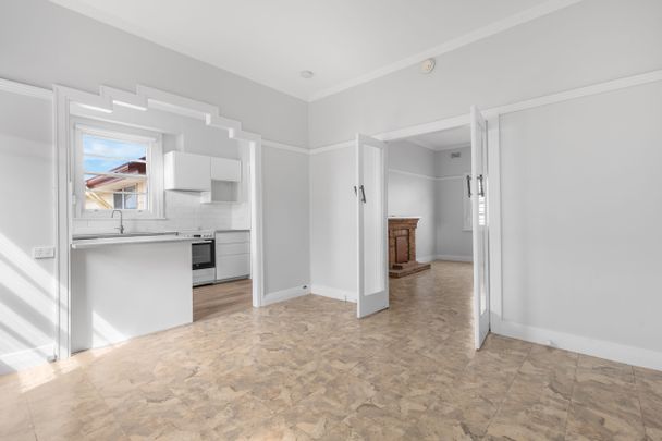 Versatile Family Home with 4 Bedrooms & Dual Kitchens - Photo 1