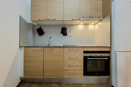 Room for rent in Carabassa street - Photo 3