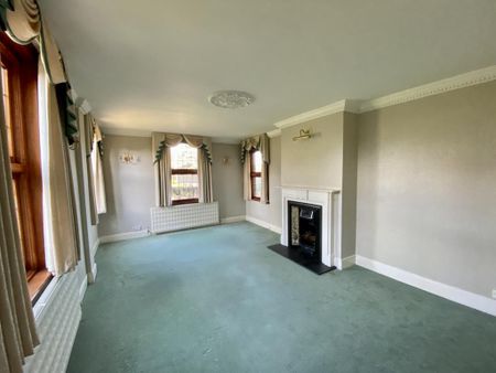 4 bedroom detached house to rent - Photo 2