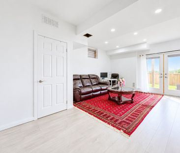 For Lease - 59 Hydrangea Hollow, East Gwillimbury, Ontario - Photo 3