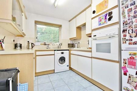 Roslyn Court, Woking - 1 bedroomProperty for lettings - Seymours - Photo 4
