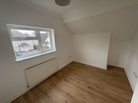 5 bed Semi-Detached - To Let - Photo 5