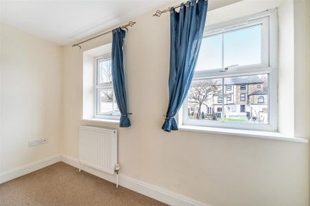 2 bedroom semi-detached house to rent - Photo 4