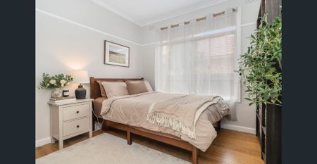 Mid Century Updated and Bright - 3 Bdrm ~ 1 Bath ~ Polished Floorboards and Large yard - Photo 5