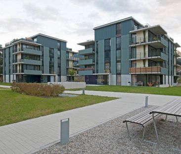 Modern apartment with seating area - Photo 5