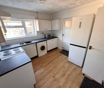 3 bedroom semi-detached house to rent - Photo 6