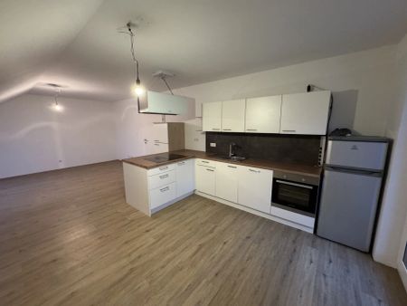 GROßZÜGIGE 4-ZIMMER DACHGESCHOSSWOHNUNG MIT BALKON! SOFORT VERFÜGBAR! - Photo 5