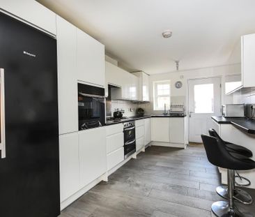 5 bedroom semi-detached house to rent - Photo 1