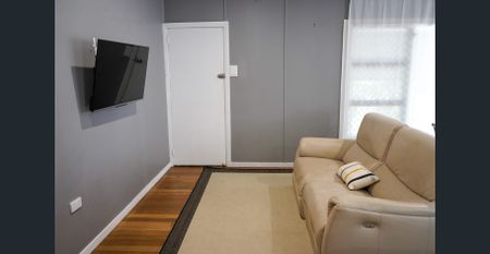 Secure and Ample Private Parking 3Bed 2Bath home ** ***FULLY SERVICED and FURNISHED **Townsville Premium Properties for Medium-Term ** - Photo 4