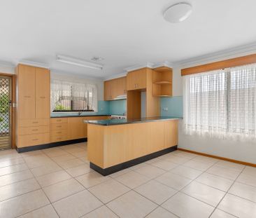 4 Bedroom home with ensuite - Photo 6