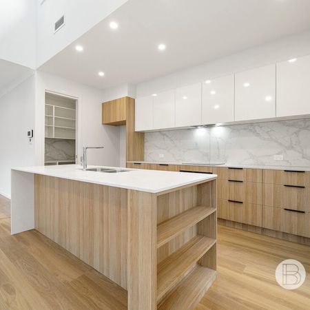 Stunning Family Home - Photo 3