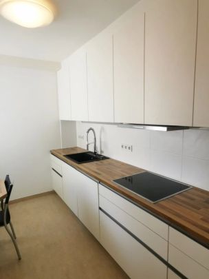 neuwertige 4 Zimmer Wohnung mit Balkon - Foto 1