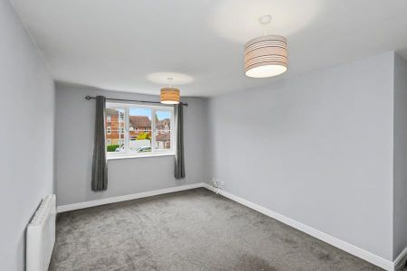 Donald Woods Gardens, Tolworth, KT5 - Photo 2