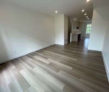 The Loop. Two Bedroom Plus Den/Three Full Bathrooms - Photo 5