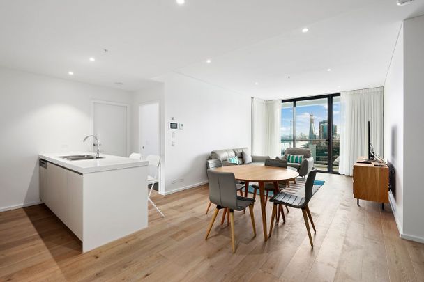 Executive Two Bedroom Apartment - Unfurnished - Photo 1