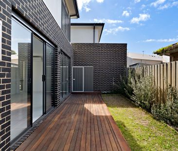 Modern Comfort in the Heart of Frankston - Photo 2